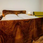 Gruener Baum Wachau - Retro Bed and Breakfast Mautern