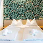 Gruener Baum Wachau - Retro Bed & Breakfast