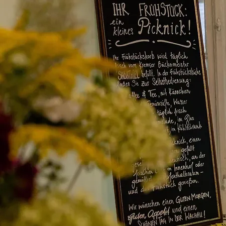 Gruener Baum Wachau - Retro Fruehstueckspension Mautern