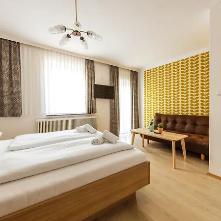 Gruener Baum Wachau - Retro Fruehstueckspension 3* Mautern