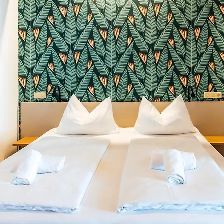 Gruener Baum Wachau - Retro Fruehstueckspension Couette-café