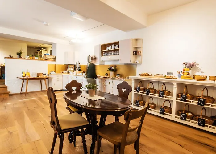 Gruener Baum Wachau - Retro Pension Bed & Breakfast Mautern